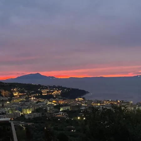Orange Moderno Tra Gli Ulivi Di * سورينتو