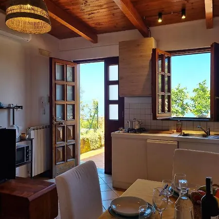 بيت للعطل Orange Moderno Tra Gli Ulivi Di سورينتو